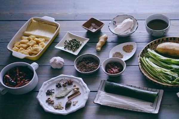 小汤主麻辣烫加盟费用 加盟官网