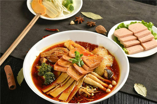孙志鹏麻辣烫加盟费用多少钱？孙志鹏麻辣烫加盟总部