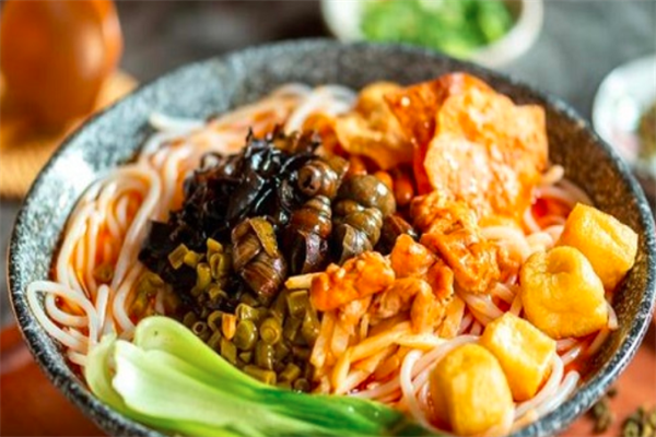 柒小螺螺蛳粉加盟费多少钱？柒小螺螺蛳粉加盟电话官网