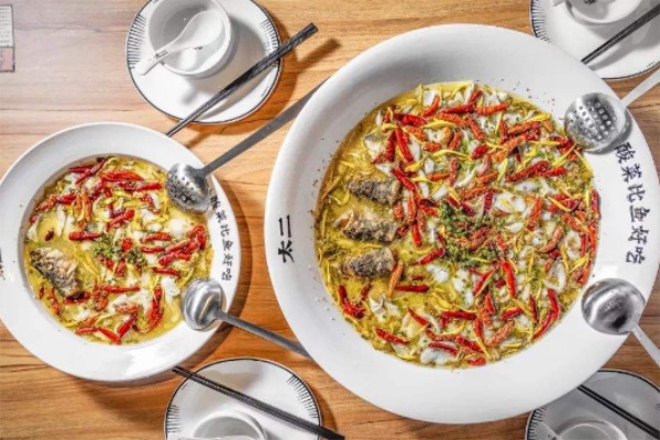 太二酸菜鱼加盟优势有哪些？太二老坛子酸菜鱼加盟电话官网