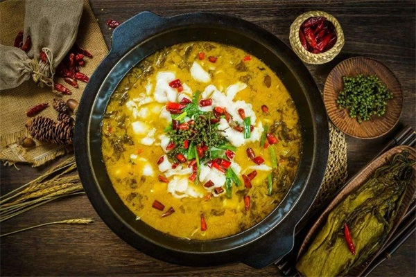 小鱼大作酸菜鱼加盟费高不高？公司总部靠谱吗？