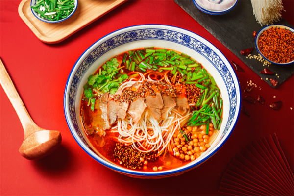 上坐过桥米线加盟官网：上坐过桥米线加盟费多少钱?