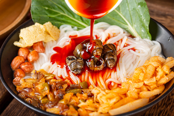 肥姨妈螺蛳粉加盟费多少钱？肥姨妈螺蛳粉加盟总部电话！