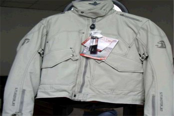生活无限服饰加盟费用多少钱-生活无限服饰加盟电话(图1)