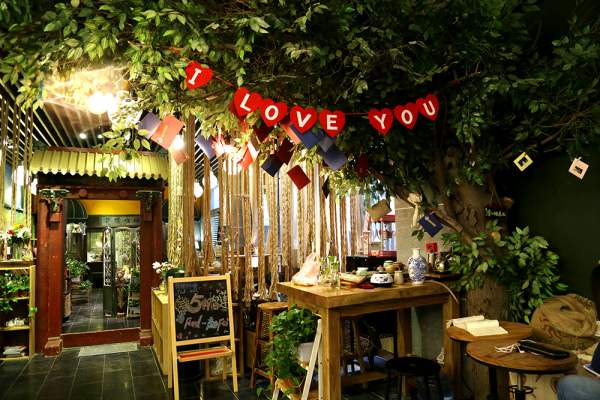 小丑鲜花店加盟费_小丑鲜花店加盟条件_小丑鲜花店(图1)