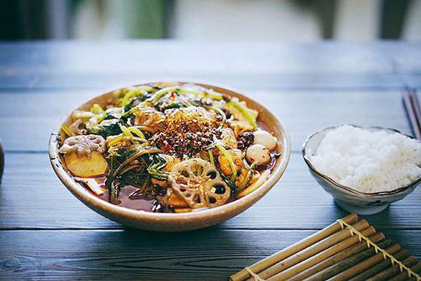 十里香麻辣烫加盟详细介绍，十里香麻辣烫加盟店赚钱吗？(图1)