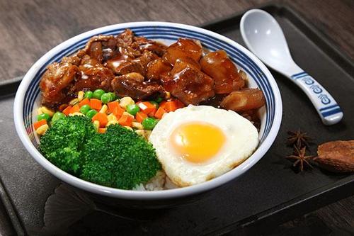 乔老妈卤肉饭加盟费多少钱?乔老妈卤肉饭总部电话流程(图1) 乔老妈卤肉饭加盟费多少钱?乔老妈卤肉饭总部电话流程(图1)