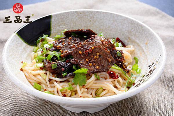 三品王原汤牛肉粉加盟费多少钱？一线城市开店需要准备19万元(图3)