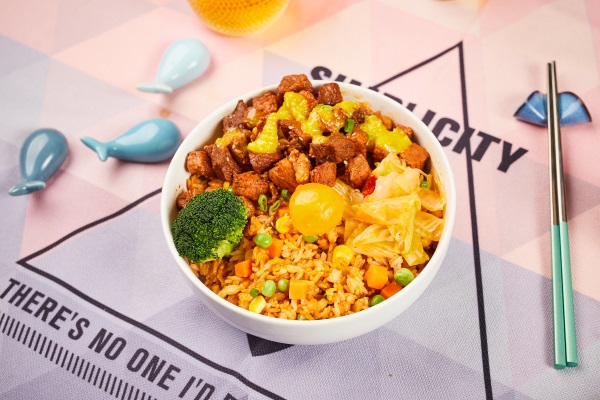 上瘾牛油拌饭加盟费用大约需要多少钱,6开店2个月利润翻倍(图1)