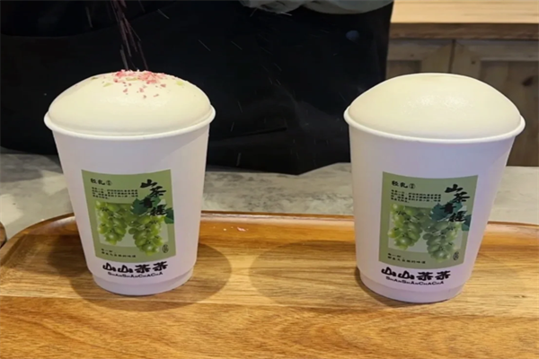 山山茶茶加盟品牌热线400：山山茶茶奶茶店加盟费多少钱(图2)