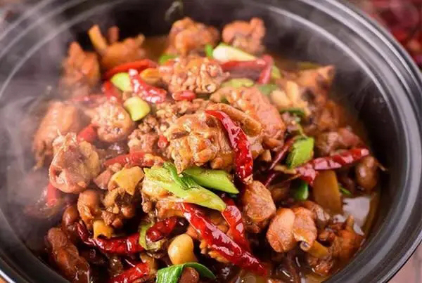 投资黄蜀郎鸡公煲加盟店，成功财富双丰收！(图2)