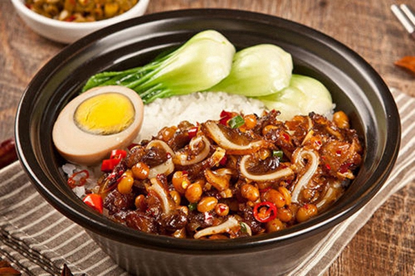 香他她煲仔饭加盟费要多少？香他她煲仔饭一年能赚多少？(图2)