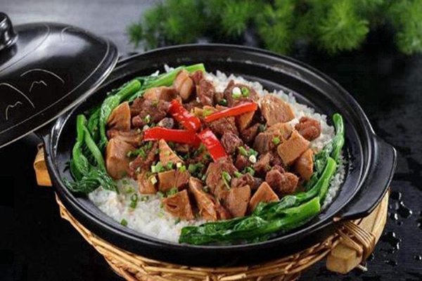 煲仔皇煲仔饭加盟费用是多少？加盟煲仔皇煲仔饭怎么样？(图2)