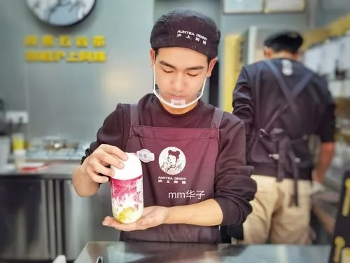 开创人生事业，加入沪上阿姨奶茶加盟