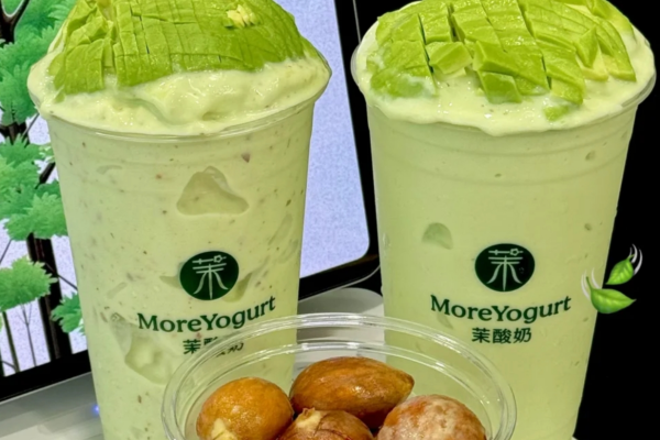 　　茉酸奶加盟费多少钱?茉酸奶加盟需要准备多少资金费用  　　茉酸奶一个制作酸奶的品牌，在市场上有一定的知名度，而很多想要开店创业的小伙伴也是比较喜欢茉酸奶的，那么茉酸奶加盟费多少钱?茉酸奶加盟需要准(图1)