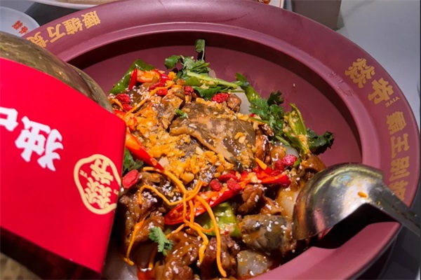 燚爷·霸王别姬甲鱼鸡煲加盟唯一官网电话：燚爷·霸王别姬甲鱼鸡煲加盟费多少钱？